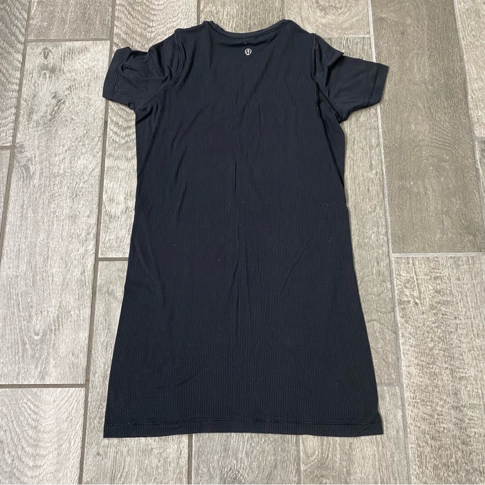 Lululemon tee - Picture 2 of 2